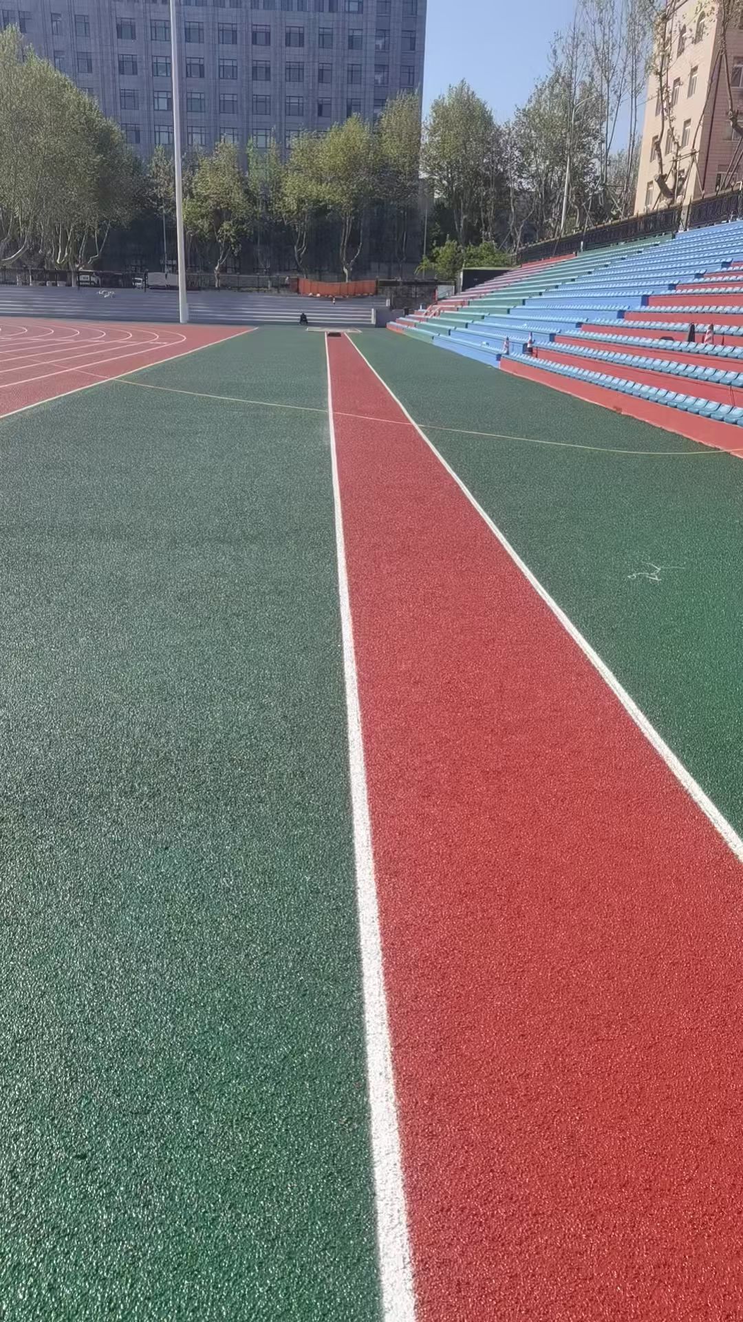 梅州市塑胶颗粒透水跑道 - 厂家