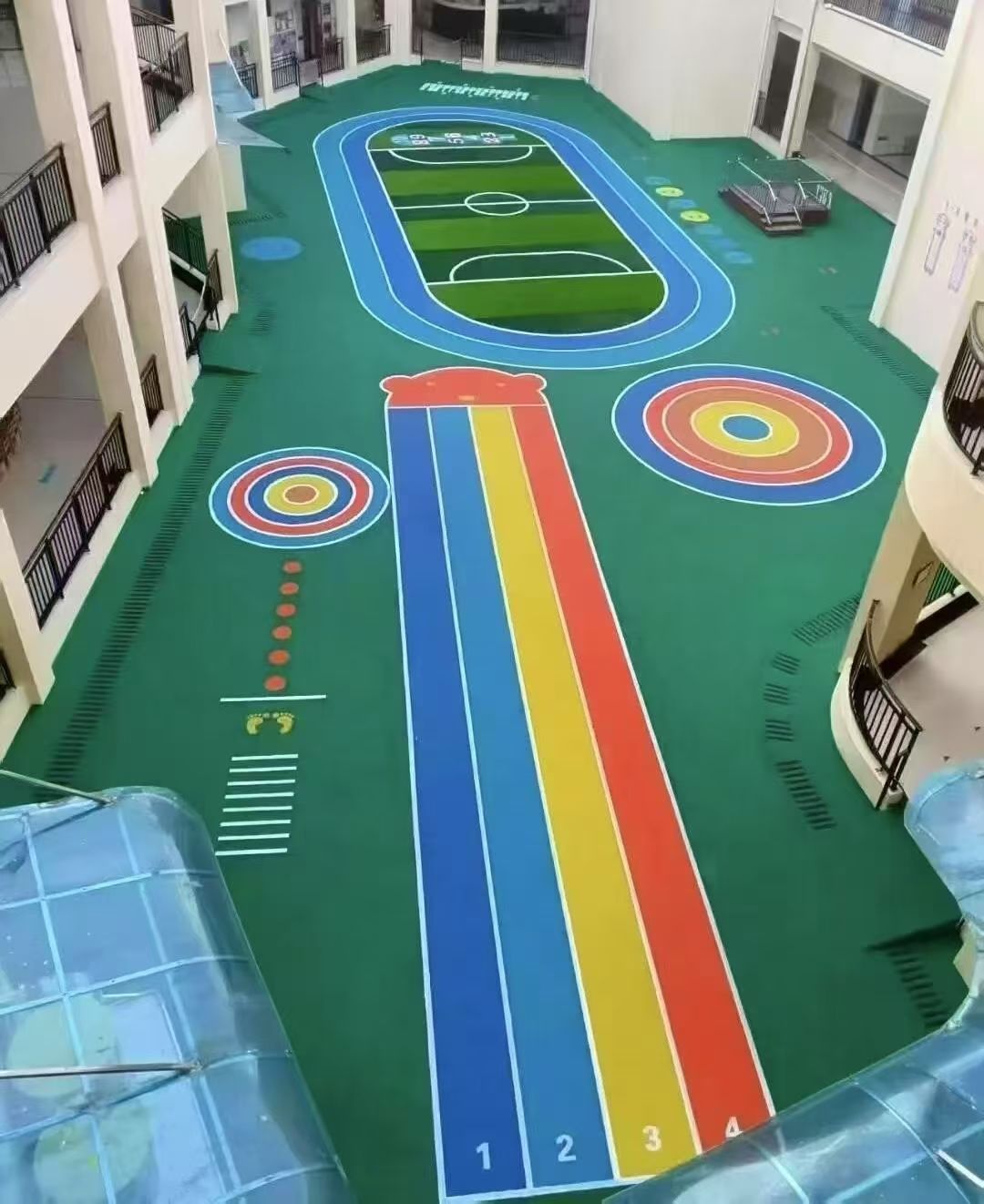 梅州市幼儿园塑胶跑道足球场人造草坪 - 价格